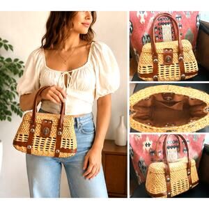Vintage 1970s Straw Handbag with Brown Leather Handles & Turn Lock Closure Boho